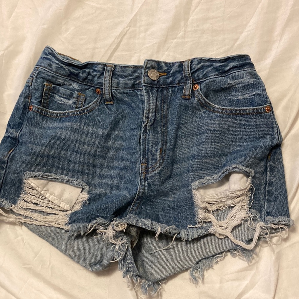 Ripped short Short